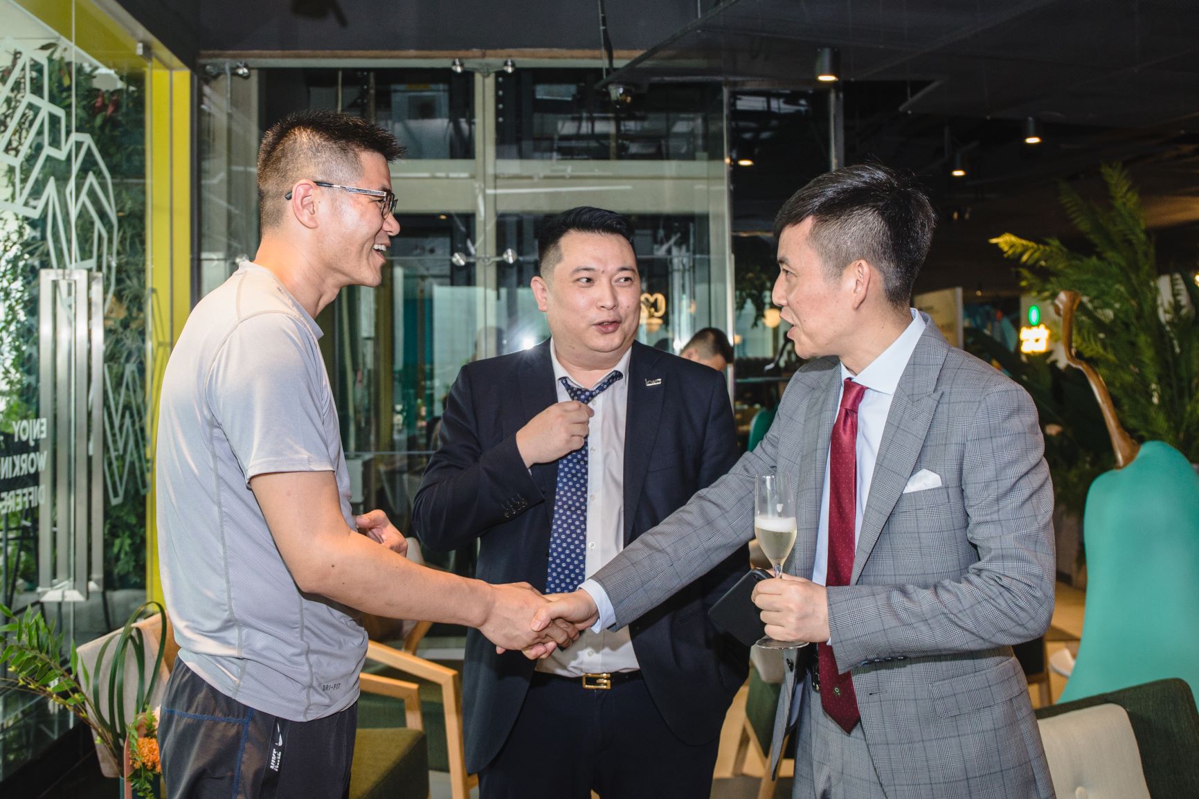 与会嘉宾深入交流1.JPG
